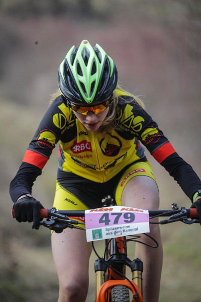 Mountainbiker auf Mountainbiketrail während Rennen